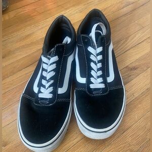 Mens Old Skool Vans. Worn once inside.